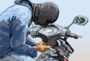 लौंरिया चनपटिया लौरिया मुख्य मार्ग पर बाइक लुटेरों ने एक महिला से 50हजार रुपया लूट कर भागने में रहे सफल।