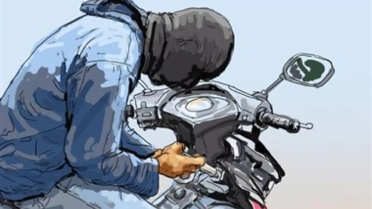 लौंरिया चनपटिया लौरिया मुख्य मार्ग पर बाइक लुटेरों ने एक महिला से 50हजार रुपया लूट कर भागने में रहे सफल।