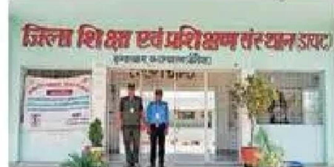 डायट कुमारबाग की मेस एजेंसी पर खराब खाना के परोसने पर लगा 10 लाख का जुर्माना।