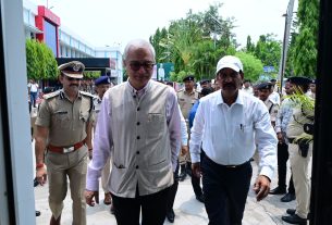 माननीय निर्वाचन आयुक्त डॉ0 विवेक जोशी ने बिहार विधानसभा आम निर्वाचन, 2025 की तैयारियों की समीक्षा की।