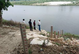 पकड़ीदयाल अनुमंडल पदाधिकारी ने किया लालबकैया नदी का निरीक्षण।