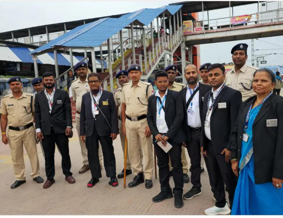 नरकटियागंज में रेलवे टिकट जांचअभियान में, 164 बेटिकट यात्रीयों से, 1लाख37हजार730 रुपया किया गया जुर्माना वसूल।