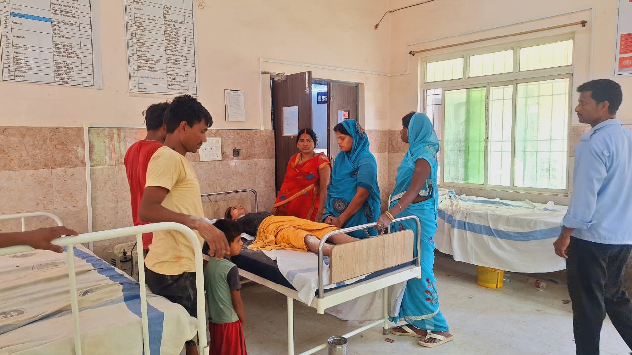 बिजली की करंट लगने से युवती हुई घायल।