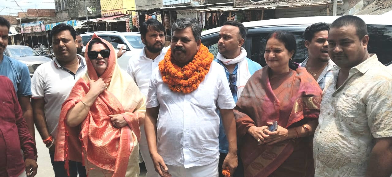 मंजूबाला ने सैकड़ों समर्थकों संग लौरिया में बिहार प्रदेश कांग्रेस प्रभारी सचिव सुशील पासी का किया स्वागत।