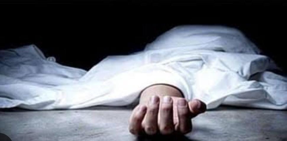 आम के बगीचे में गमछा से फंदा लगाकर युवक ने की आत्महत्या।