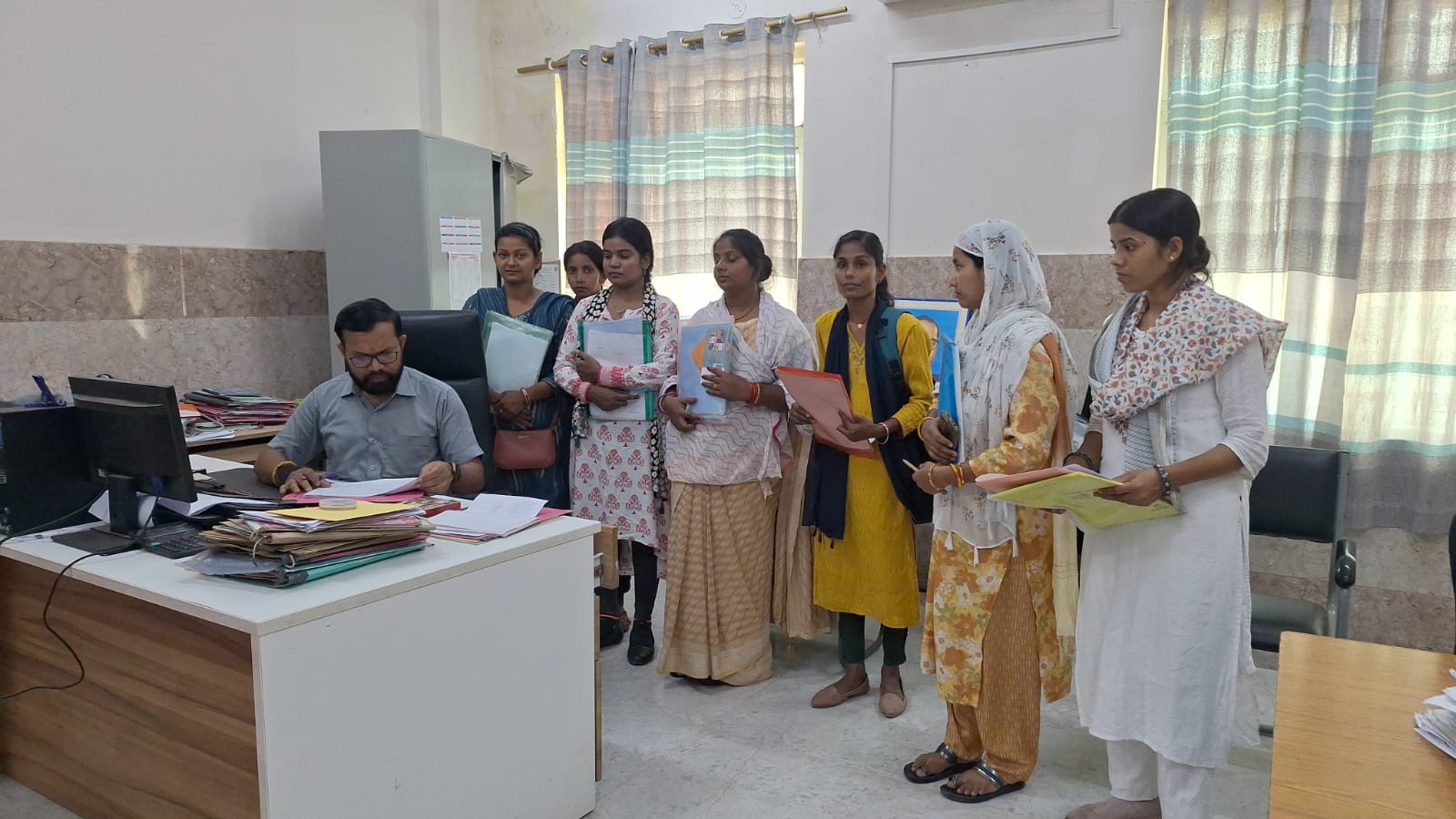 कुल 21 नये ए.एन.एम ने लौरिया सी.एच.सी में दिया योगदान।