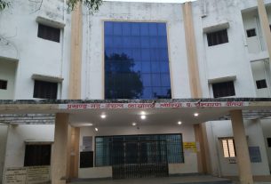 लौंरिया अंचलाधिकारी ने राजस्वकर्मियों का तबादला पंचायतवार किया।