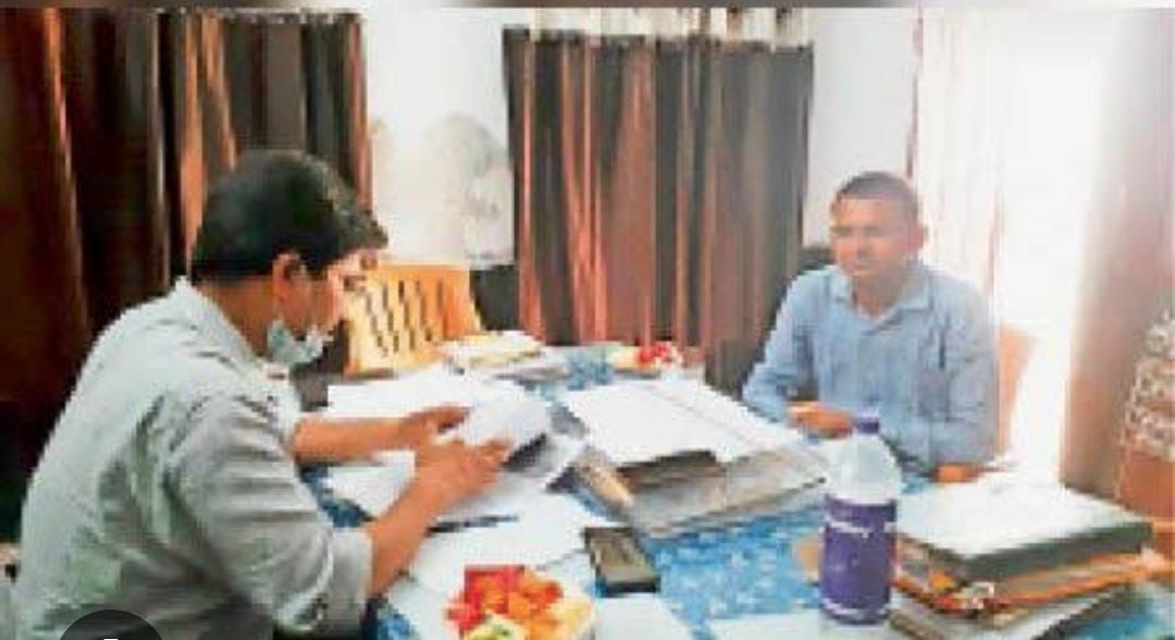 बेतिया के सदर डीसीएलआर सादिकअख्तर हुए निलंबित।