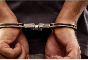 हथकड़ी सरकारआरोपी हुआ फरार,पुलिस ने कर लिया गिरफ्तार।