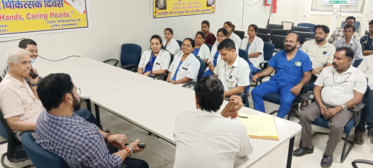 बगहा अस्पताल में अब लापरवाही नहीं चलेगी: ड्रेस कोड से लेकर शौचालय तक हर बिंदु पर सख्ती