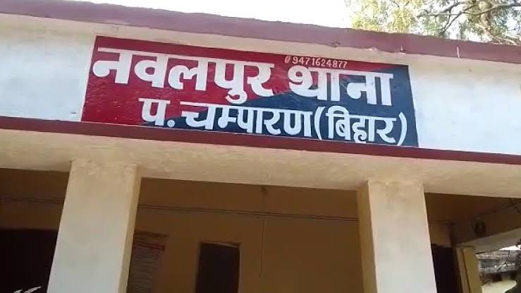 छापेमारी के दौरान वांछित अभियुक्त के परिजनों ने किया विरोध, पुलिस पदाधिकारियों को आई चोटें
