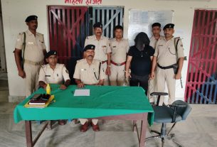 दरोगा ने दरोगा को किया गिरफ्तार शनिवार के दिन भेजा गया जेल।