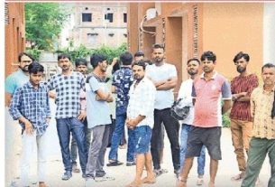 बेतिया अरेराज सड़क मार्ग स्थित कटैया चौक पर ट्रैक्टर ट्राली की ठोकर से युवक की हुई मौत।