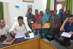 जनता के दरबार में जिला प्रशासन कार्यक्रम अंतर्गत कुल 63 आवेदन हुआ प्राप्त।