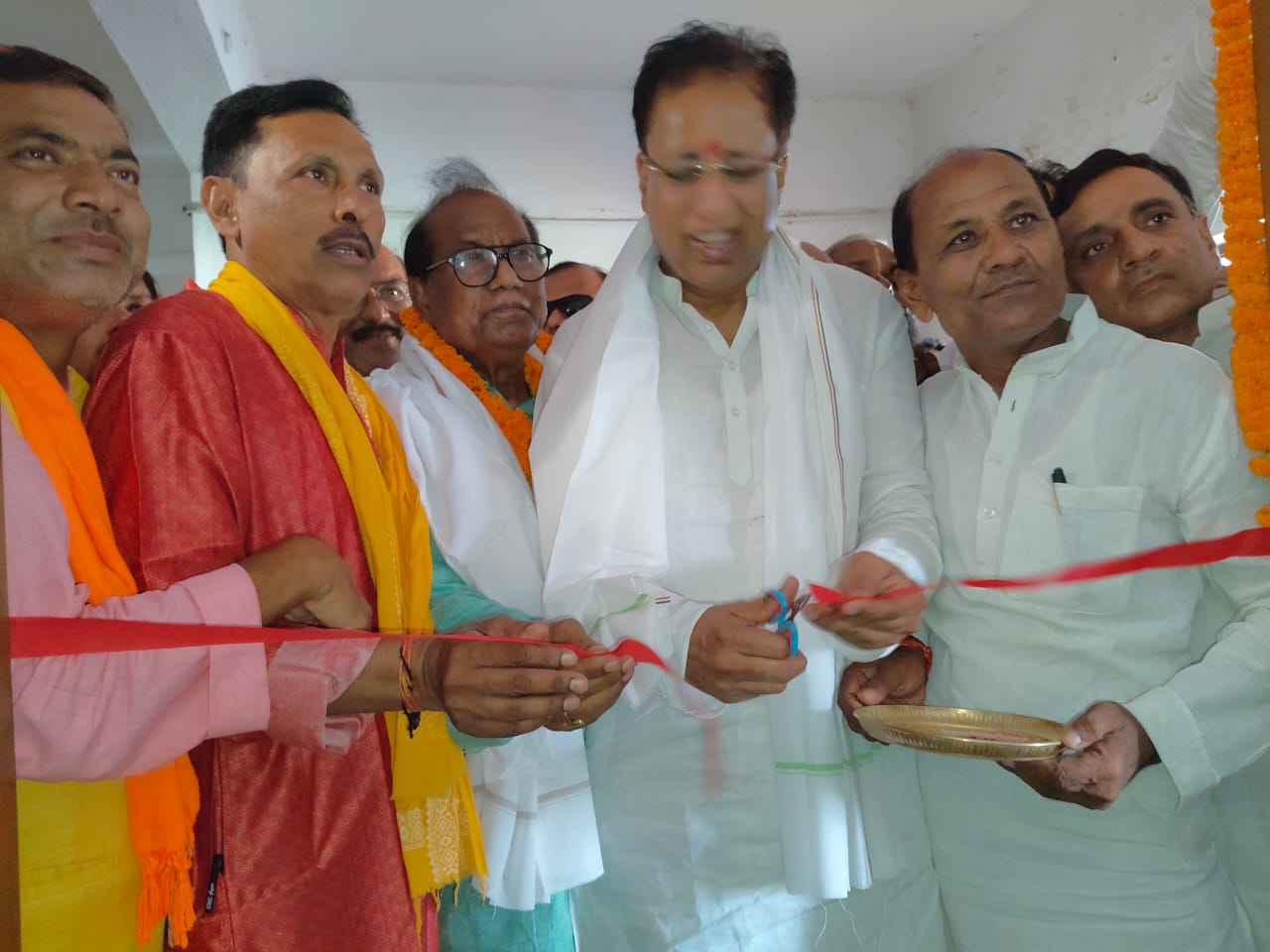 सांसद संजय जयसवाल ने किया बीस सूत्री कार्यालय का उद्घाटन.