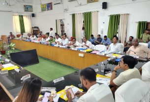 मतदान केंद्रों की युक्तिकरण को लेकर माननीय विधायक गण एवं राजनीतिक दलों के जिला प्रतिनिधियों के साथ बैठक संपन्न।
