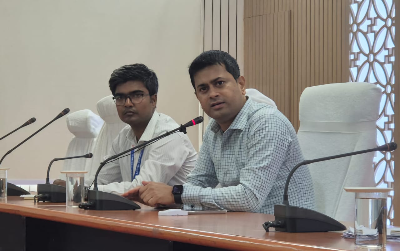 भ्रष्टाचार के आरोप में जिला परिवहन कार्यालय के तीन सरकारी पदाधिकारी/कर्मी एवं चार दलालों के विरूद्ध प्राथमिकी दर्ज।
