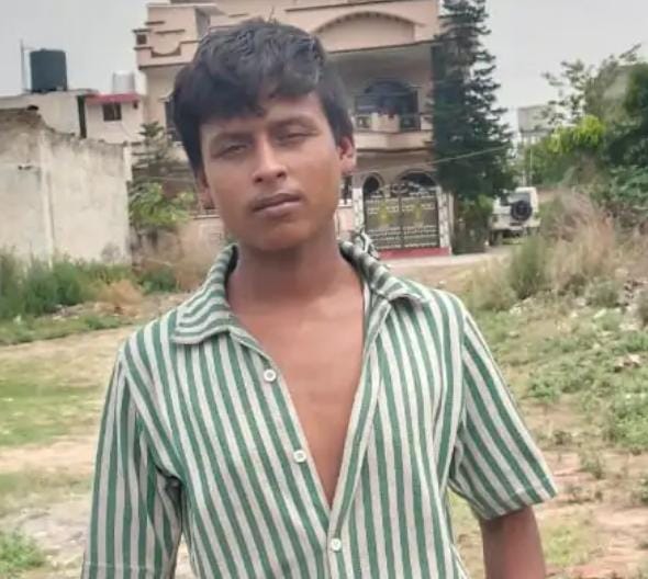 चौतरवा थाना क्षेत्र के पतिलार ‌गांव निवासी एक किशोर की चलती ट्रेन से गिरकर हुई मौत,फैली सनसनी,मचा कोहराम।