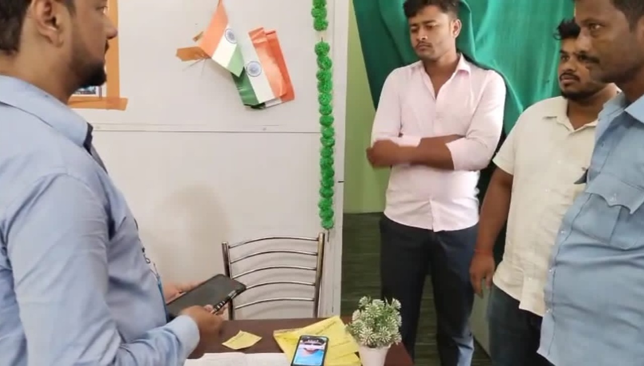 अनुमंडल पदाधिकारी नरकटियागंज के आदेश के आलोक में मंगलम अल्ट्रा साउंड लौरिया का जांच स्वास्थ विभाग के पदाधिकारीयों द्वारा कि गयी।