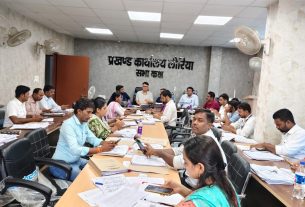 मतदाता सूची पुनरीक्षण को लेकर एडीएम ने की समीक्षा बैठक।