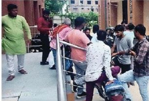 बेतिया मू एक तेज रफ्तार ट्रक ने मजदूर को मौत के घाट उतारा।