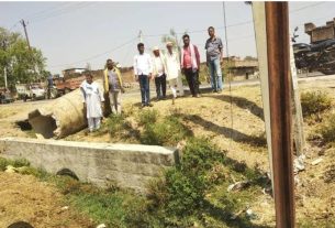 योगापट्टी में नदी के पईन खुदाई के मामला में दो बार राशि उठकर 32 लाख का किया गया गबन।