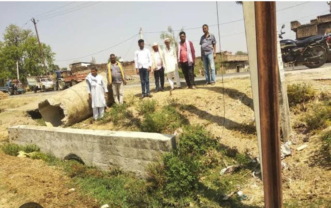 योगापट्टी में नदी के पईन खुदाई के मामला में दो बार राशि उठकर 32 लाख का किया गया गबन।