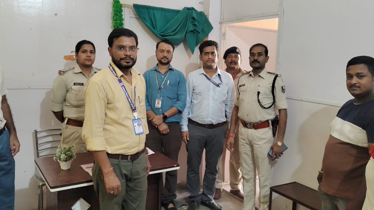 लौंरिया में अवैध रूप से ‌संचालित मंगलम अल्ट्रासाउंड सेंटर हुआ सील।
