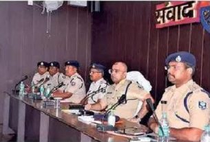 क्राइम मीटिंग में क्राइम पर निरंतरण करने,रात्रि गश्ती करने,कांडों के निष्पादन में तेजी लाने का आदेश:-एस.पी।