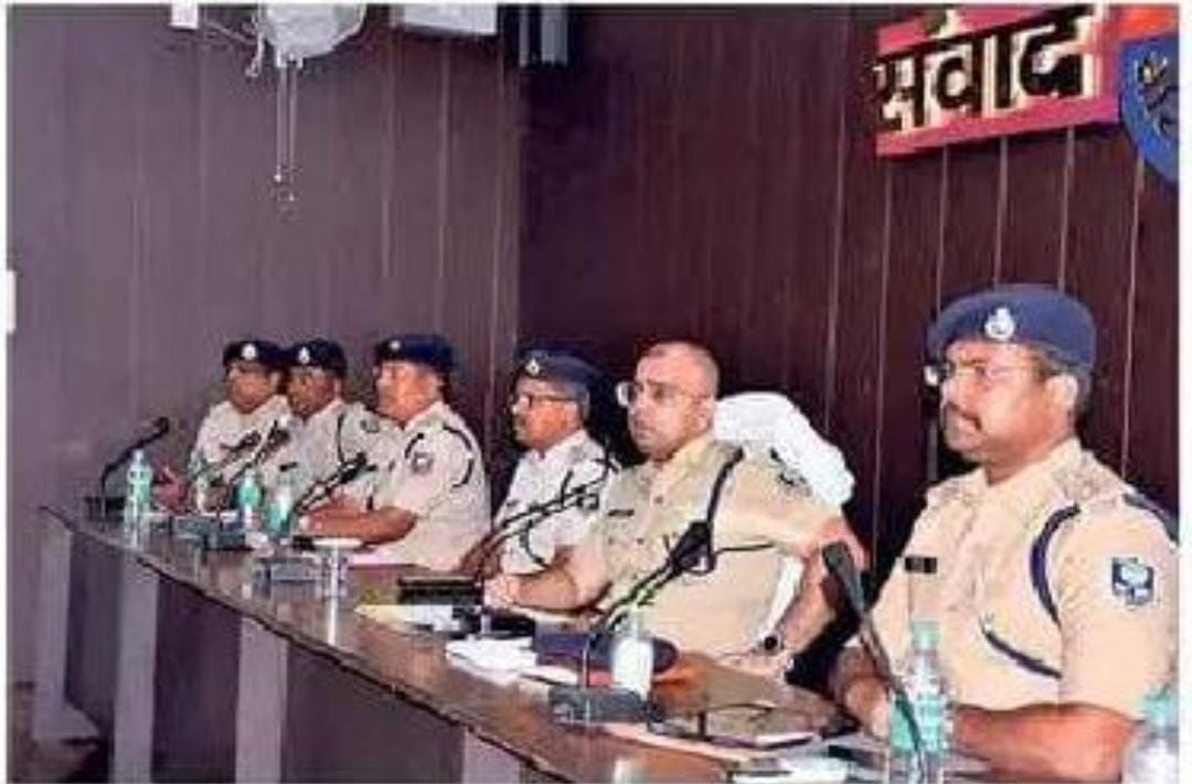 क्राइम मीटिंग में क्राइम पर निरंतरण करने,रात्रि गश्ती करने,कांडों के निष्पादन में तेजी लाने का आदेश:-एस.पी।