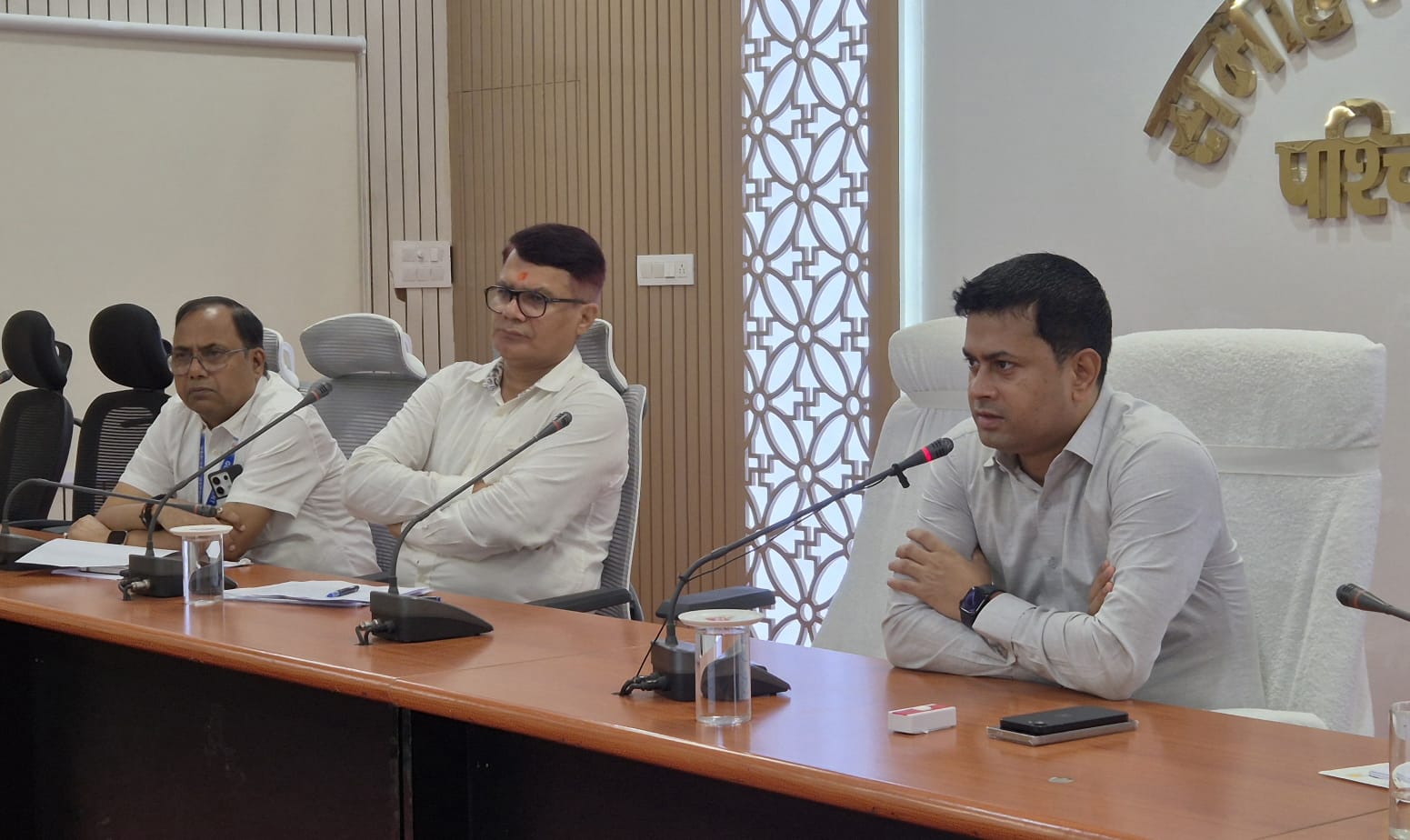 बस एवं अन्य छोटे वाहन आदि पर श्रद्धालुओं/यात्रियों की ओवरलोडिंग की नियमित रूप से जांच करें : जिला पदाधिकारी।