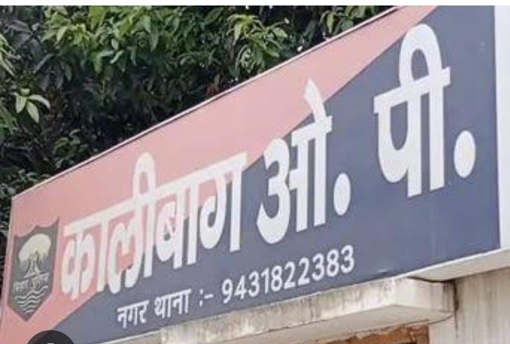 बेतिया में हथियार लहराते हुए युवक का तस्वीर वायरल होने के बाद पुलिस ने किया गिरफ्तार।
