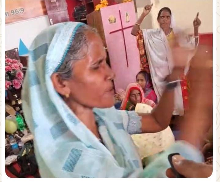 नरकटियागंज में इलाज के नाम पर धर्म परिवर्तन का गन्दा खेल का हुआ पर्दाफास