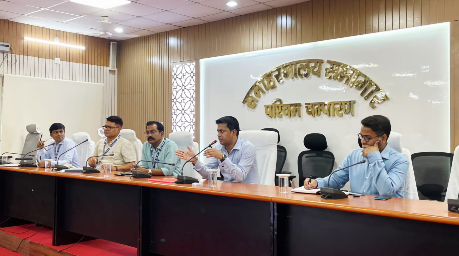 आगामी चुनाव को देखते हुए जिले के 21व्यक्तियों को विभिन्न थाना क्षेत्र से किया गया थाना बदर:-डी एम।