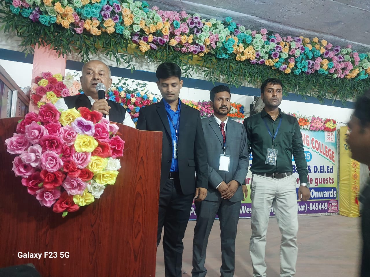 अब्दुल कलाम मैंनयुरीटी टीचर्स ट्रेनिंग कॉलेज कटहरी के सभागार में शनिवार को हुआ फरेशर डे आयोजित।