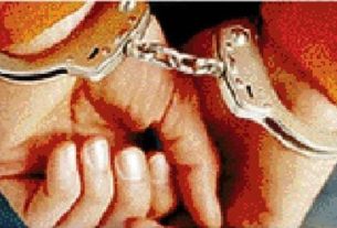 पिस्टल और राइफल लहराने का वीडियो वायरल होने पर युवक हुआ गिरफ्तार,एक हुआ फरार।