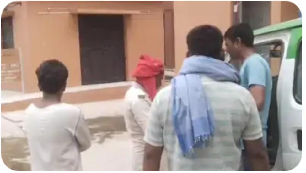 कर्ज से दबेऑटो चालक ने फांसी लगाकर कीआत्महत्या।