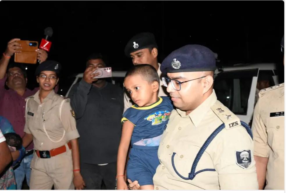 खबर का हुआ असर 6 वर्षीय अपहरित आर्यन मात्र 6 घंटे में बरामद पिता के सगे दोस्त ने ही किया थाअपहरण