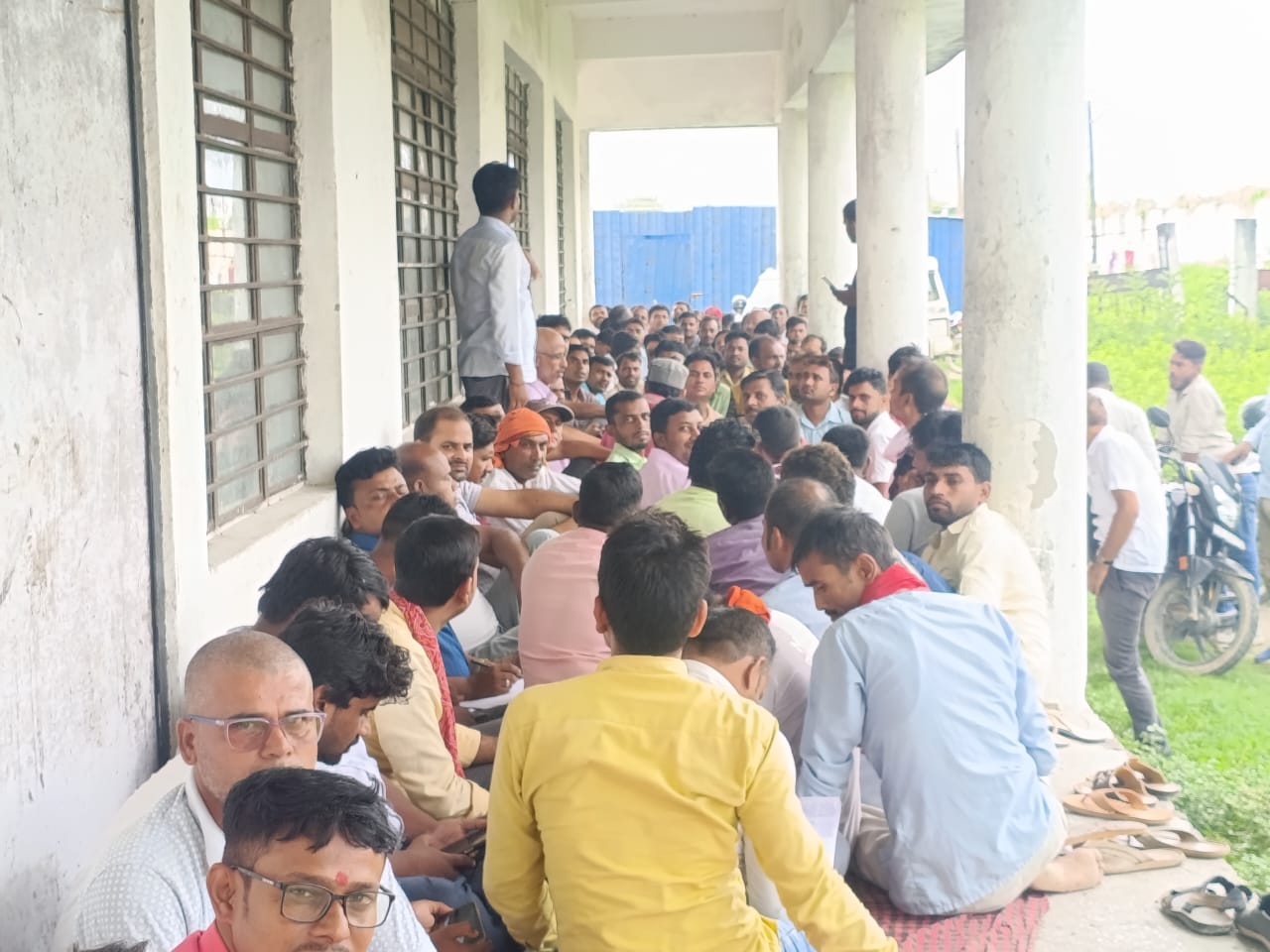 बिजली मीटर रीडर एकसूत्री मांग को लेकर अनिश्चितकालीन हड़ताल पर अड़े।