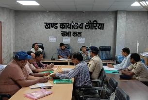 लौरिया में प्रखंड स्तरीय समीक्षा बैठक, मतदान केंद्र सत्यापन व रूट मैप बनाने का निर्देश।