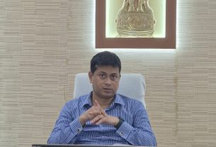 धनहा के कठार पैक्स अध्यक्ष हरिशंकर तिवारी एवं प्रबंधक सुनिल तिवारी के विरूद्ध धनहा थाने में प्राथमिकी दर्ज।