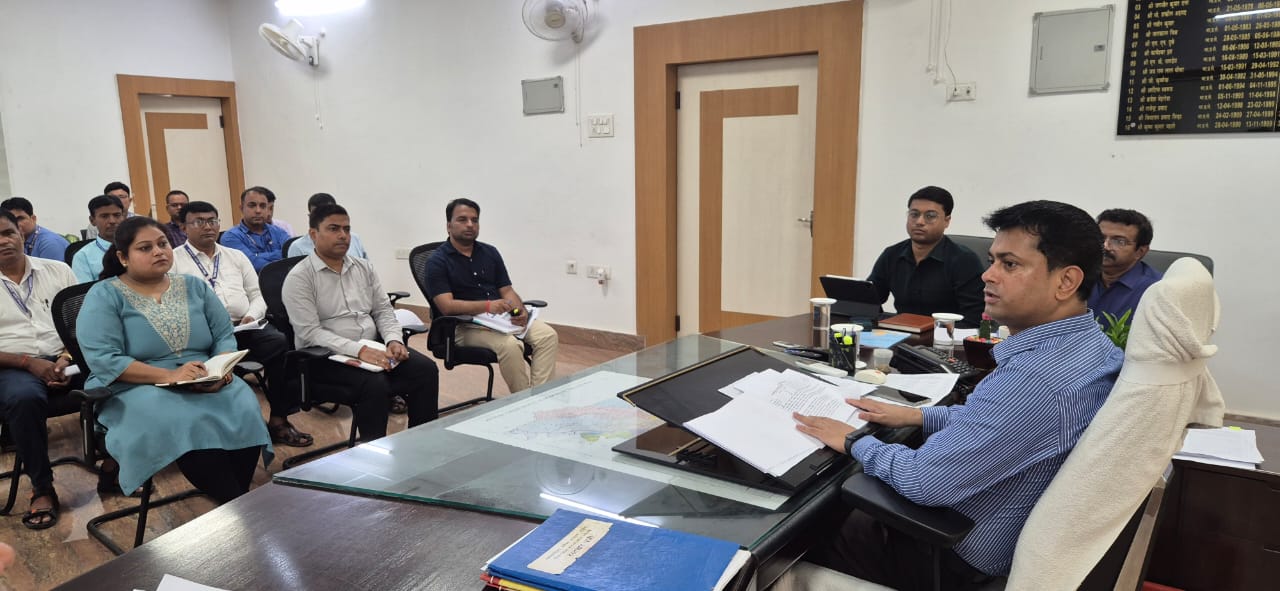 निष्पक्ष, शांतिपूर्ण और पारदर्शी चुनाव कराने के लिए सभी कोषांग गंभीरता से करें कार्य : जिला निर्वाचन पदाधिकारी।