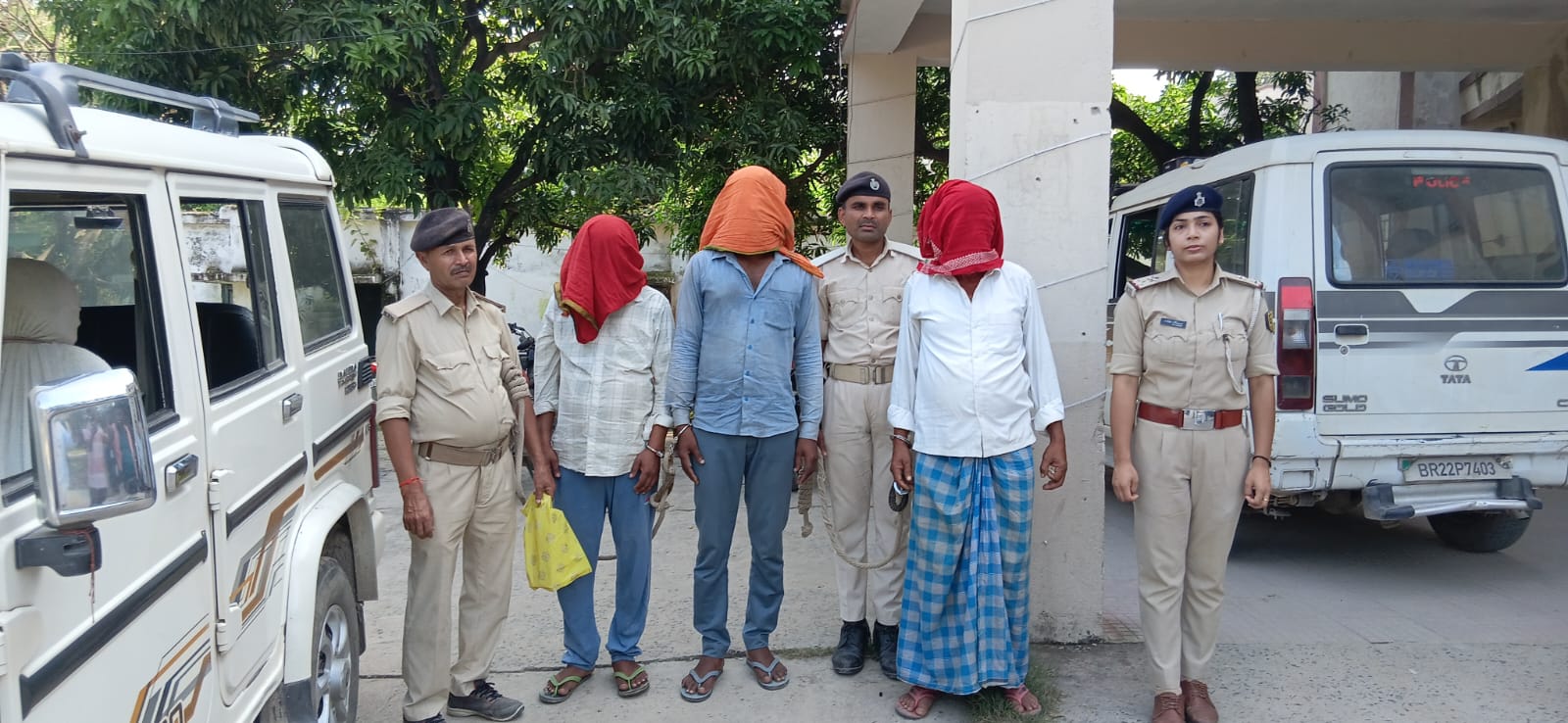 लौरिया में जमीनु विवाद को लेकर मारपीट, हत्या का प्रयास; तीन गिरफ्तार, चार फरार।