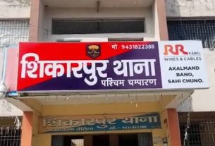 शिकारपुर पुलिस की लगातार दबिश रंग लाई, आरोपी ने किया आत्मसमर्पण।