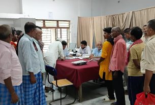 लौरिया में आयोजित जनता दरबार में सात प्रकरणों की हुई सुनवाई, तीन का निपटारा मौके पर।