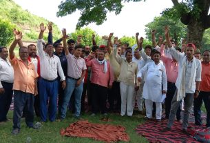 लौरिया में जिला स्तरीय मुंशी संघ की बैठक संपन्न ।