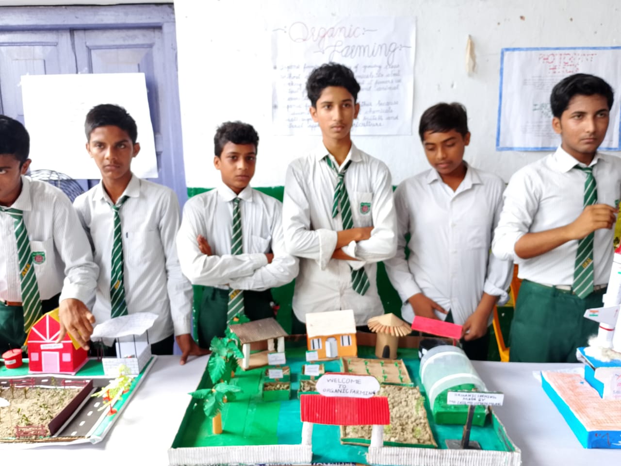 विज्ञान प्रदर्शनी का हुआ भव्य आयोजन, छात्राओं ने विज्ञान प्रदर्शनी में भाग