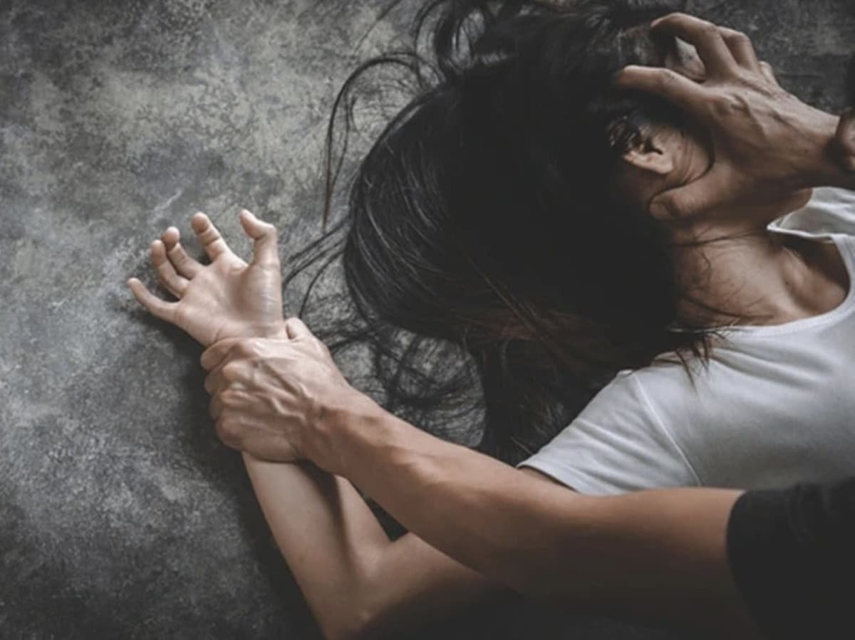 13 साल की नाबालिक से चार युवकों ने किया सामूहिक बलात्कार,तीन हुए गिरफ्तार।  बेतिया से वकीलुर रहमान खान की‌ ब्यूरो रिपोर्ट।