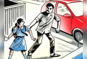 लौरिया रामनगर सड़क मार्ग पर अवस्थित व्यासपुरचौक पर आई पी एस नामक स्कूल से नर्सरी के छौ वर्षीय छात्र का विधालय से हुंआ अपहरण।