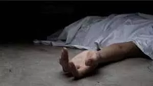 लौरिया-बेतिया सड़क मार्ग पर अज्ञात वाहन की टक्कर से मछली विक्रेता की मौत।